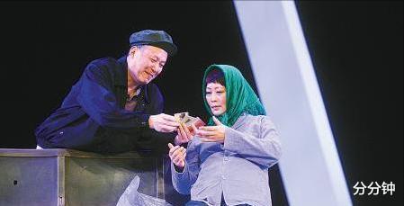 杨蕾|小品女王杨蕾被婚变毁掉的10年:因气得病面部发黑,整日靠酒麻痹