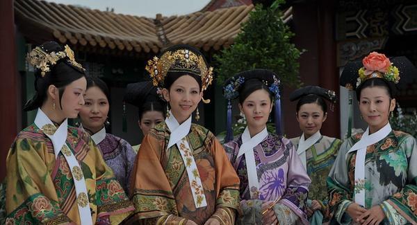 |甄嬛传：怪不得青樱对胧月如此粗暴，只怪胧月说的话太有心机