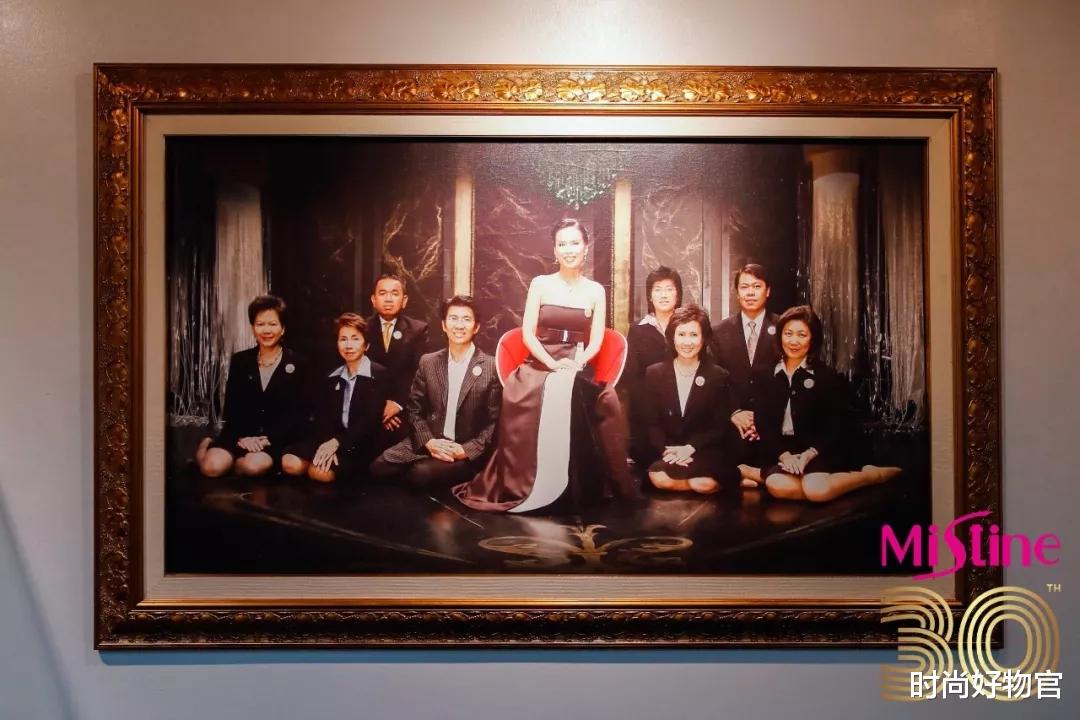 上海市 戚薇的“口红”火了,原以为辣眼,看清后却惊艳众人!