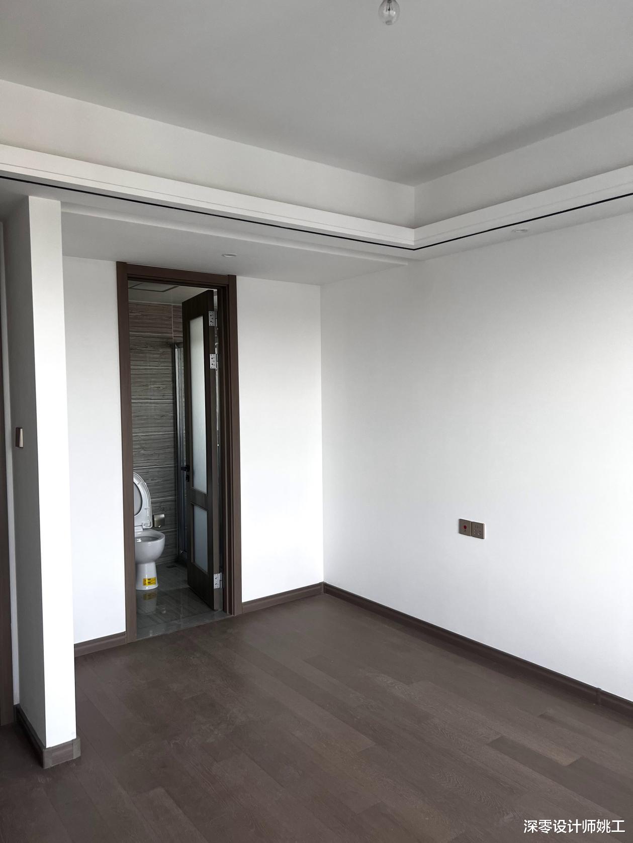 卫生间|说实话,4室两个人住有点大,不如砸掉次卧隔墙并入客厅,看着更气派