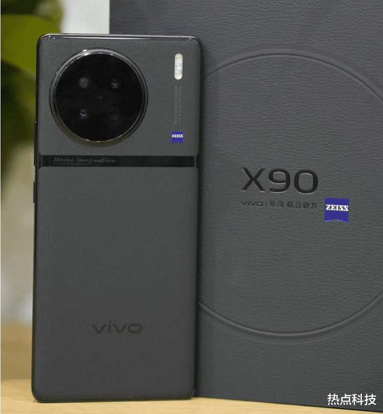 濮阳|vivo X90系列真机曝光，三款颜色，后置不对称圆形摄像模组