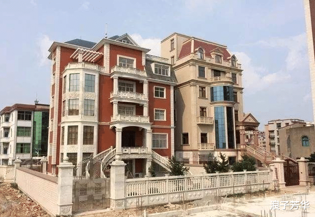 购房置业|尽量不要回农村建房子,除非你现在住在农村,农村空置的新房很多