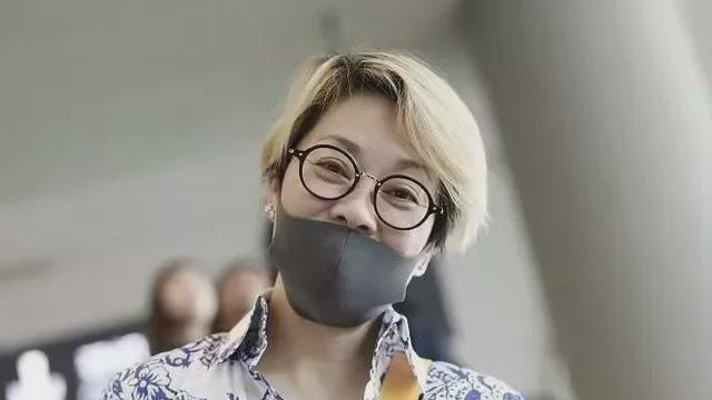 毛阿敏|59岁毛阿敏：满头白发现身机场，坦言“我已走出丧夫之痛”