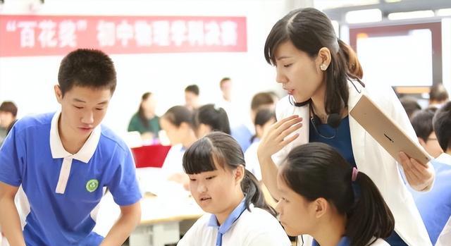 教师|教育行业重新“洗牌”,4类教师或面临职业危机,铁饭碗不铁了?