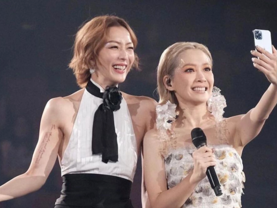 关心妍|43岁苦情歌后罕晒性感！穿大露背泳衣秀身材，戴墨镜游艇兜风惬意