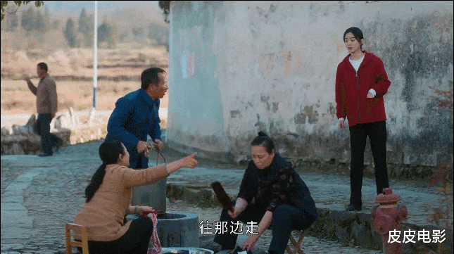 赵丽颖|赵丽颖插兜，雷佳音不下跪，细扒2022“十佳表演”名场面，真牛