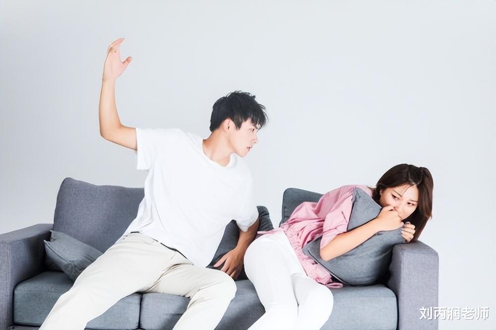 |母亲生孩子这么辛苦,跟母亲姓过分吗?因为这点事就离婚至于不?