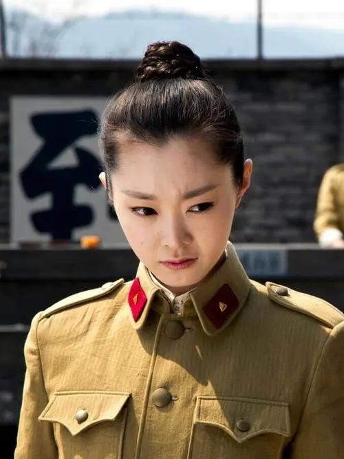 于曼丽|《伪装者》:于曼丽红玫瑰和程锦云白玫瑰,共同生成明台丰富人生