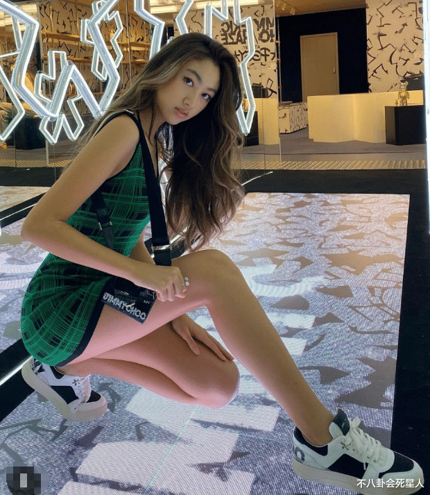 景甜|母亲都是高颜值，孩子却各有丑法，陈红的基因也救不了