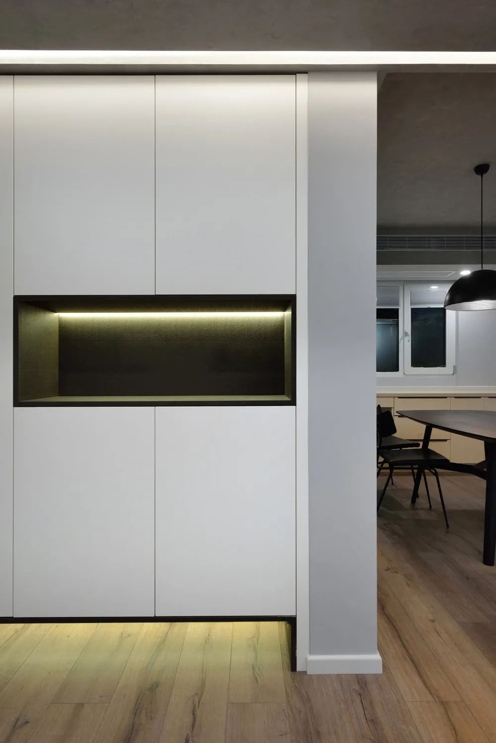 学到了！她家94m2的客餐厅，仅用黑白灰就让家简约有格调