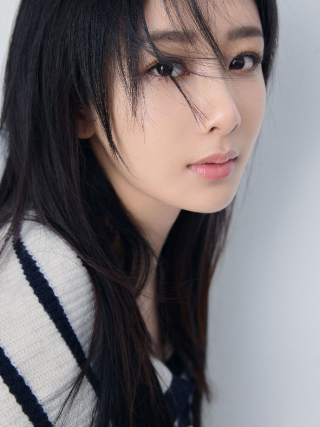 杨紫|杨紫晒30岁庆生照，三十而立尽显成熟美，这衣品谁不爱？