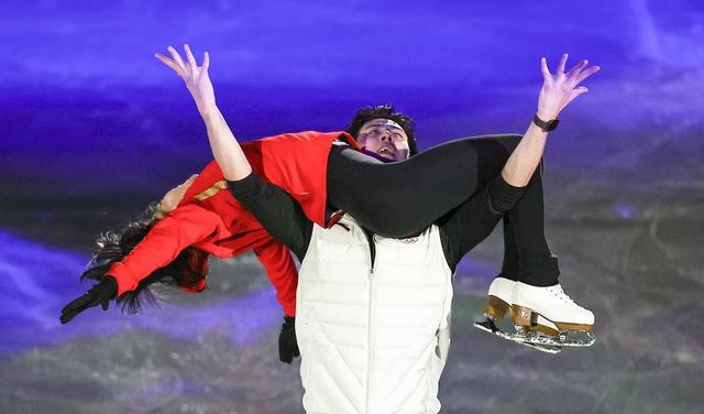 王诗玥|确定不是婚纱照吗，张鑫宇王诗玥最新时尚大片，每一张都足够亮眼