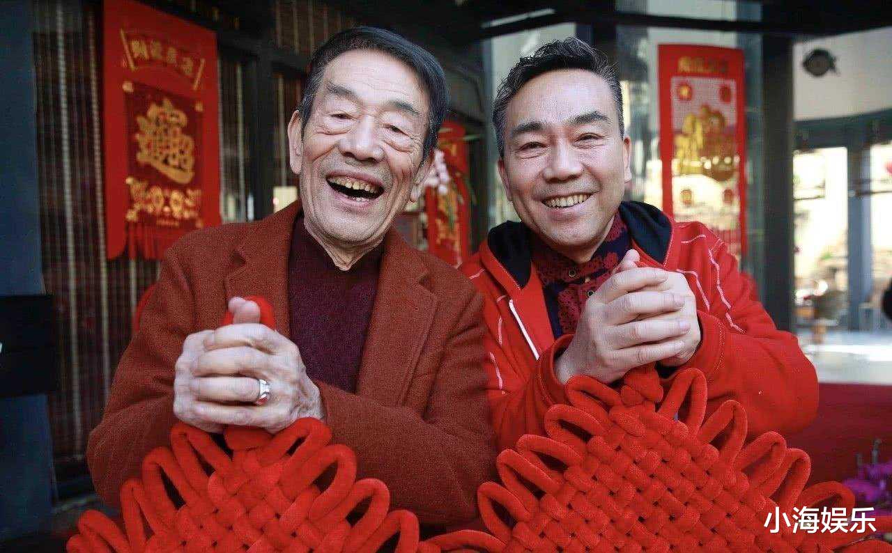 杨议|晚节不保！杨议被曝出轨生子，抱2岁孩子外出，女方小杨议24岁