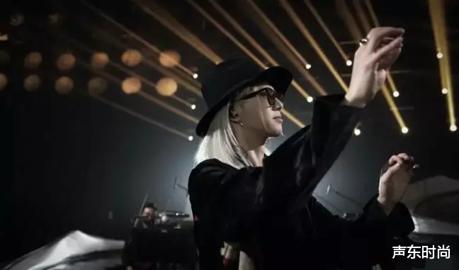 华晨宇|华晨宇线上演唱会人数仅输刘德华，网友评唱功一般，但音响效果牛