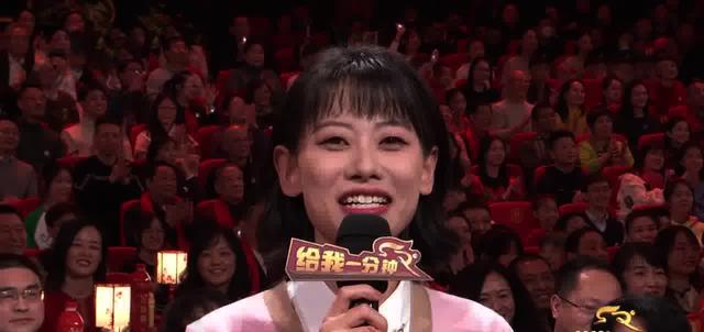 春晚|春晚脱口秀赵晓卉引争议,网友质疑为何不请杨笠鸟鸟