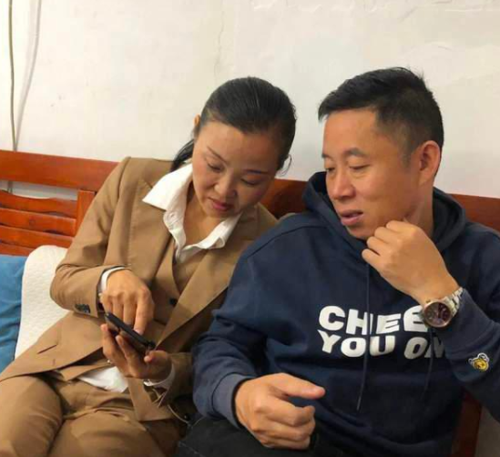 |“变了味的粘豆包”？孙卓妈妈直播卖货遭讽刺，得知原因叫人心酸