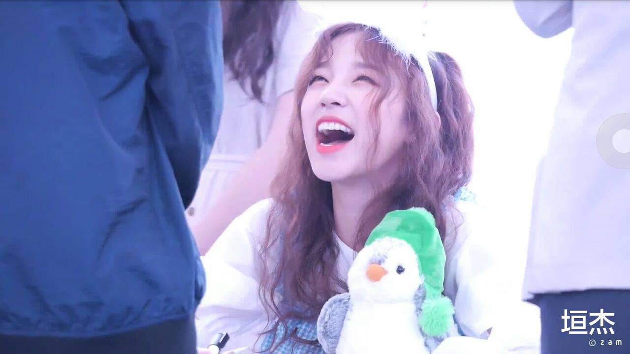 王嘉尔|爱国艺人王嘉尔、宋雨琦、宁艺卓，东奥夺冠反手在韩娱庆祝夺金