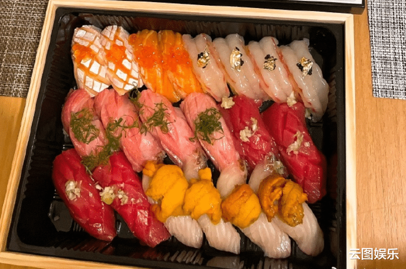 陈奕迅|一众港星晒年夜饭!白切鸡出镜率高,陈奕迅妻子日本过年吃拉面