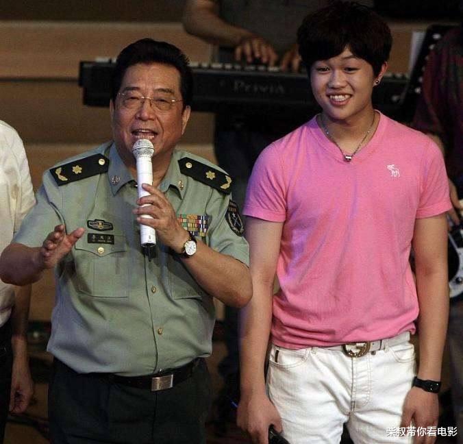 李双江|李天一被判入狱10年,李双江一夜苍老,大儿子一句话让他潸然泪下