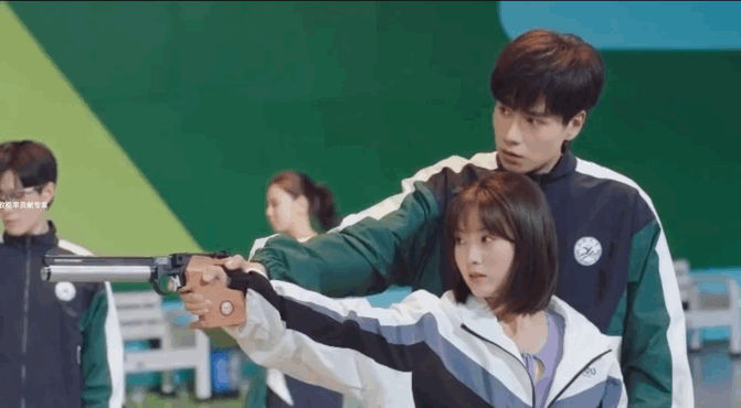 你好神枪手|《你好,神枪手》剧情离谱到家?胡一天邢菲演技一夜回到解放前?