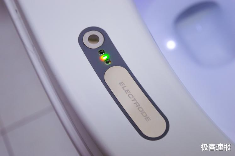 不用去国外抢马桶盖,这个国产马桶就好用,方便的同时还能做体检