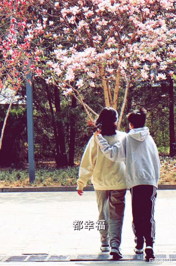 董洁|42岁董洁素颜庆生!罕分享13岁儿子正脸,顶顶五官清秀酷似潘粤明