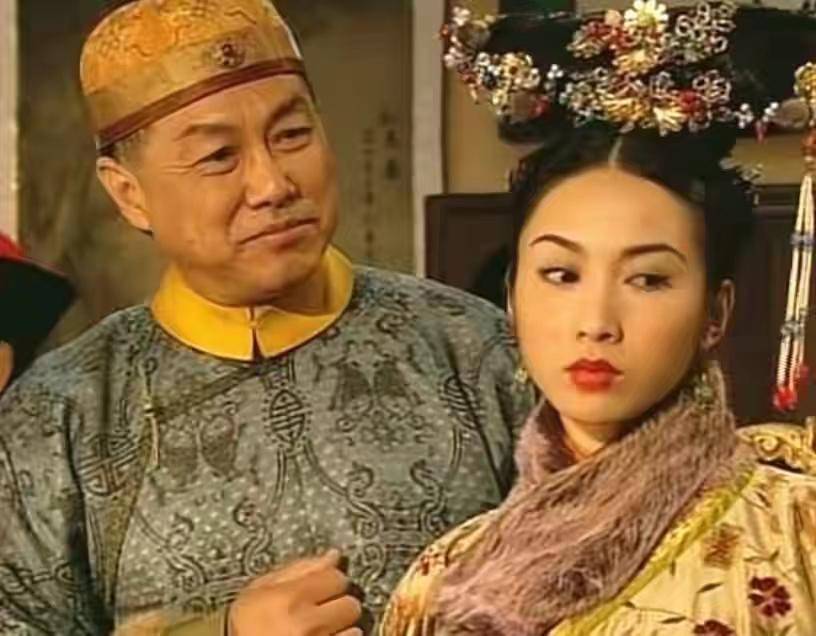 退休|74岁老戏骨定居加拿大!穿百元衣服被夸接地气,与粉丝合影很开心