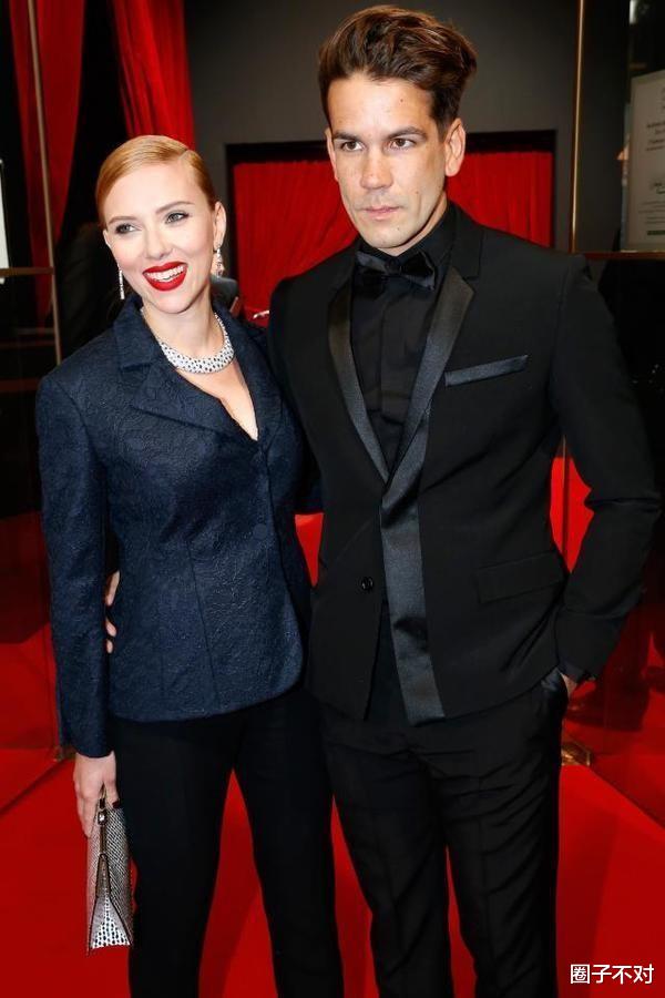 斯嘉丽|37岁“寡姐”斯嘉丽：后背肉乎乎，和第三任丈夫结婚两年，很恩爱