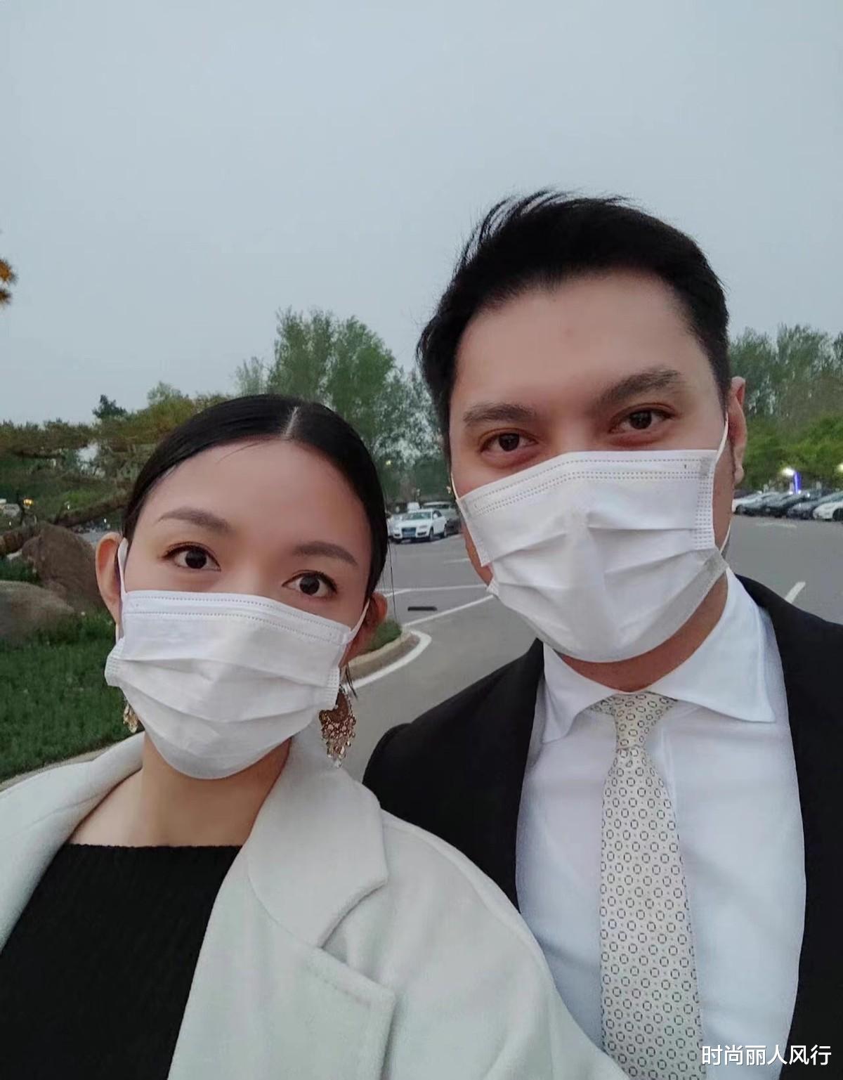 张梓琳|张梓琳罕见秀恩爱！帅气老公发腮胖不少，世姐造型优雅美出新高度