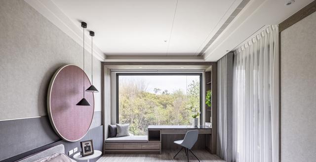 事实证明,装个卡座不限空间,只讲究舒适度,沙发、榻榻米都省了