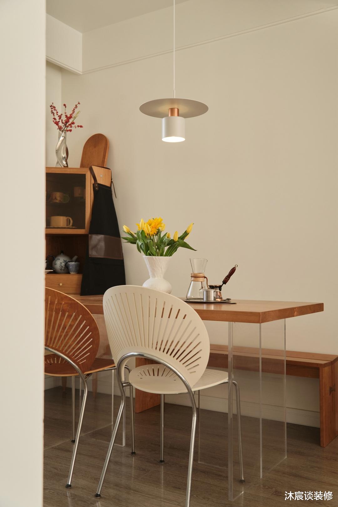 这位太太太棒了,全屋用奶油色,氛围好治愈,真是越简单越耐看