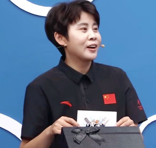 王濛|王濛靠“暴躁式”解说翻红,智商与情商均在线,真实学历可不一般