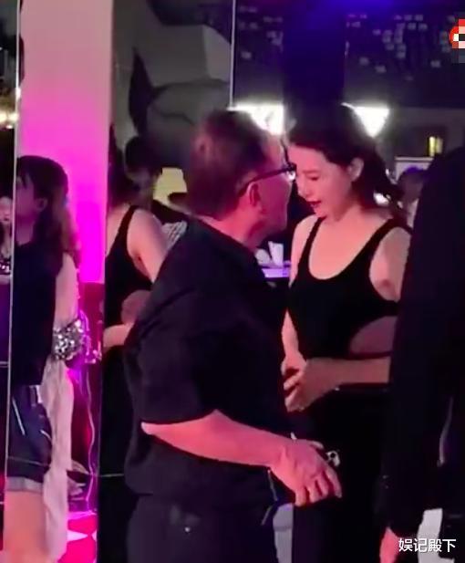 高圆圆|高圆圆出席活动生图曝光，美的不真实，四十岁美成这样这辈子值了