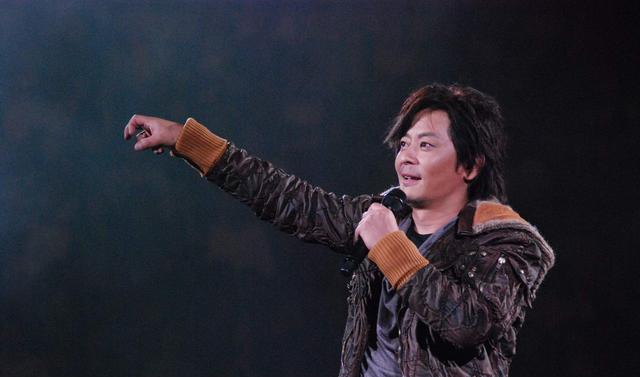 郭德纲|郭德纲只喝助理带的水,几乎不参加晚宴,前车之鉴比你想象的可怕