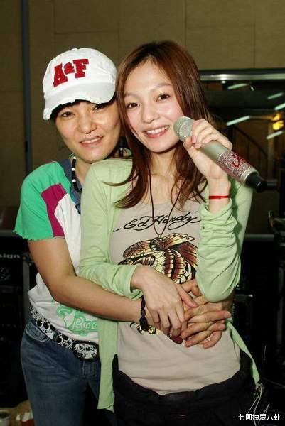 张韶涵|姜柔伊，卷走女儿张韶涵1亿后，还向她索要100万一个月的赡养费