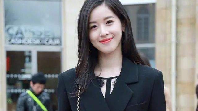 章泽天|原创 章泽天怀孕与刘强东逛超市，被质疑是摆拍，疑似为十月开庭做准备