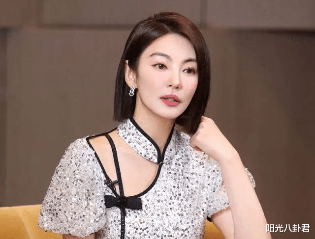 明星素颜 素颜寡淡无味,妆后美到发光,建议这8位女星直接把妆“焊”脸上