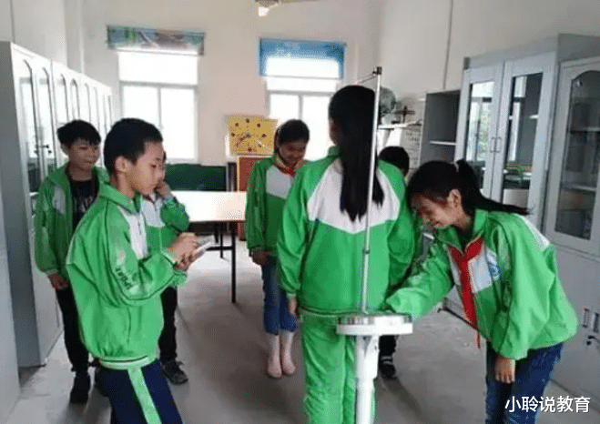 小学生1米9被体育局选中,不打排球都可惜,父母身高揭晓网友悟了