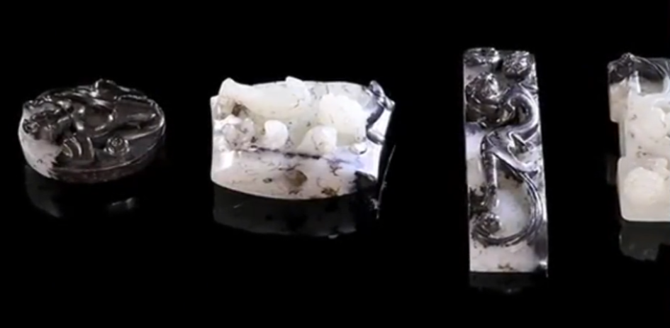 |藏友用价值20万的爱车换了一套玉剑饰,自估10万元,专家估价50万