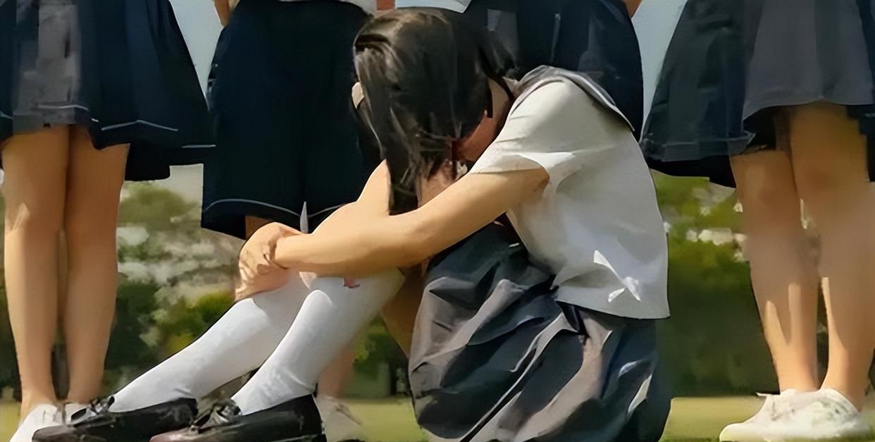 女儿遭遇霸凌,对方不以为意;父亲教科书式出手,霸凌者丧魂失魄