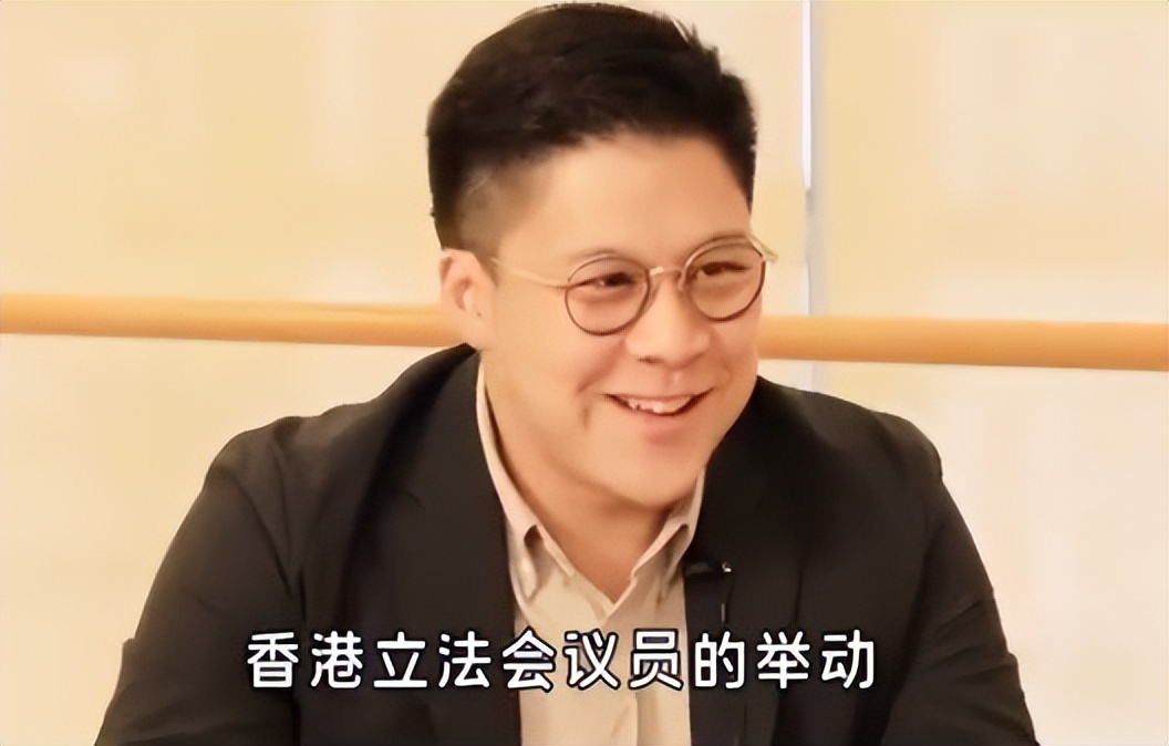 郭晶晶|郭晶晶穿5年旧衣，带2块钱皮筋受邀国庆阅兵！用眼神护住霍家家规