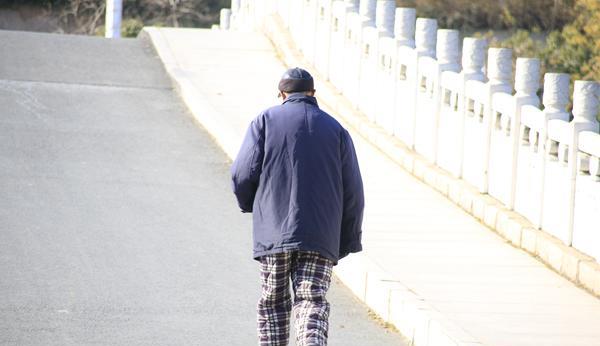 戒烟|六十岁了就没有必要戒烟酒了，不然更容易患病？何时戒都不晚