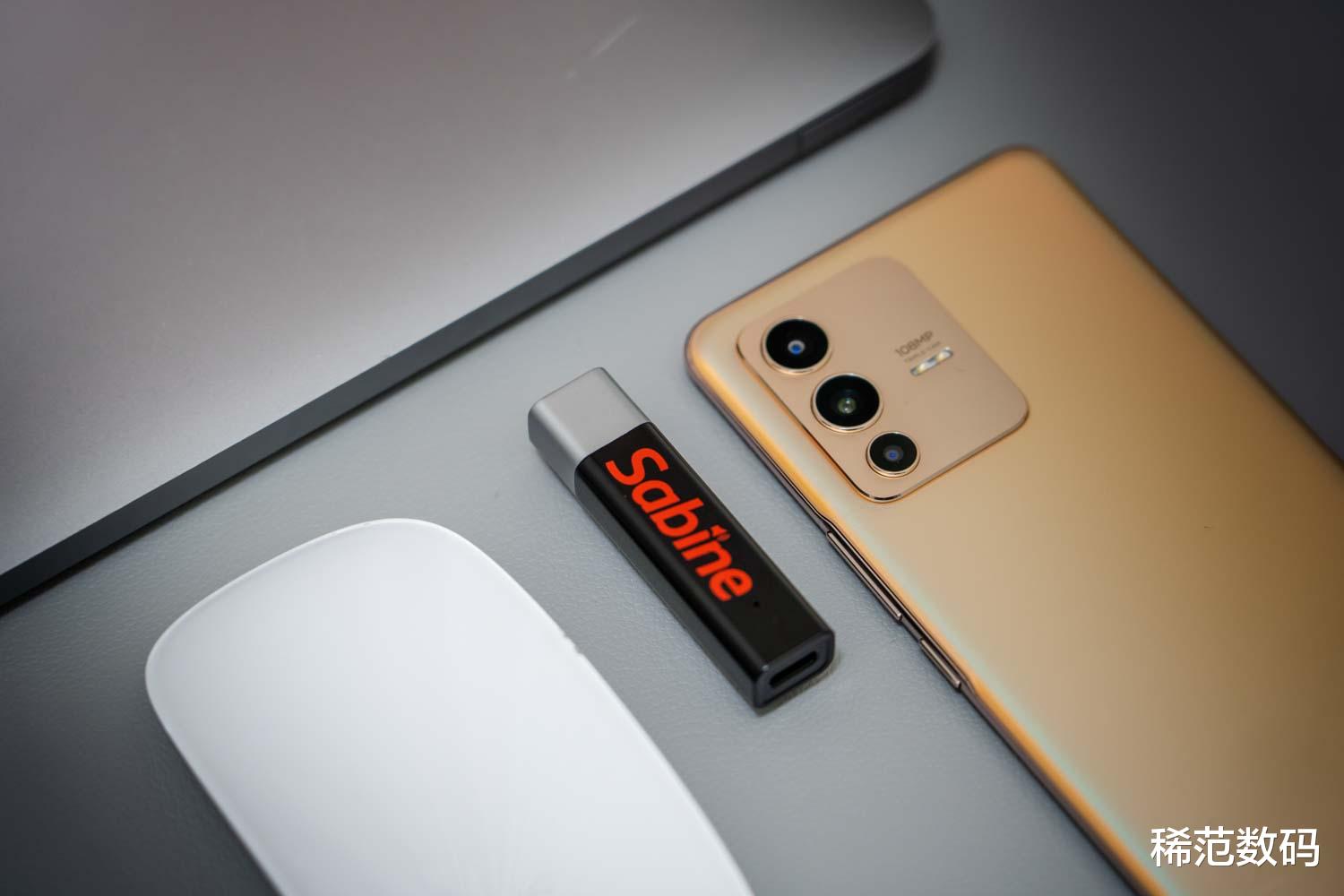 贴膜|塞宾智麦无线麦克风评测:手机制作VLOG的必备收音工具