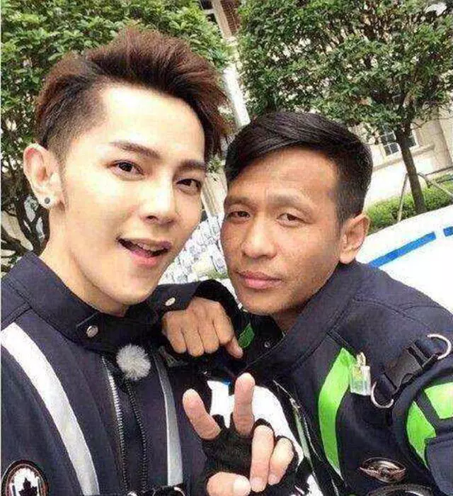 王俊凯|有种无奈叫“同龄不同颜”，任嘉伦王俊凯不算啥，他俩一起像父子