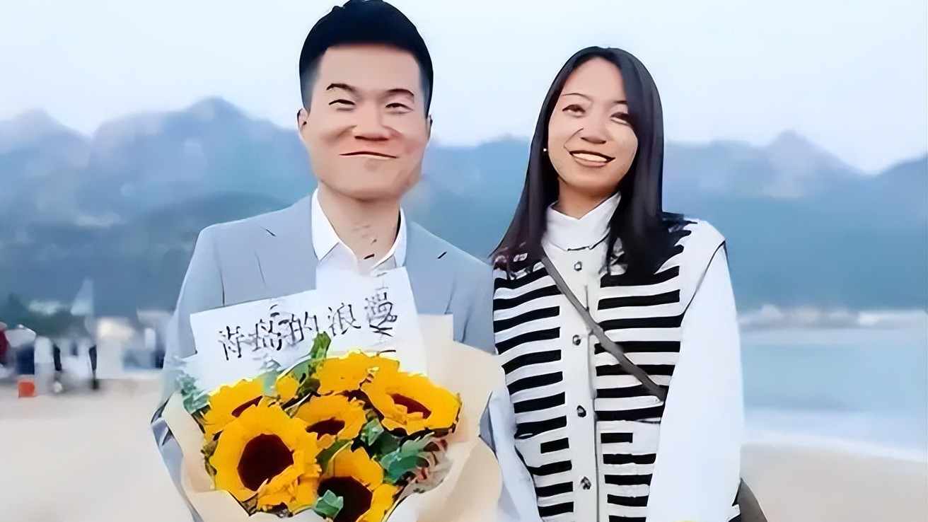 董宇辉|董宇辉等到他的“翠花”了？海边合照很亲密，网友更关心婚期时间