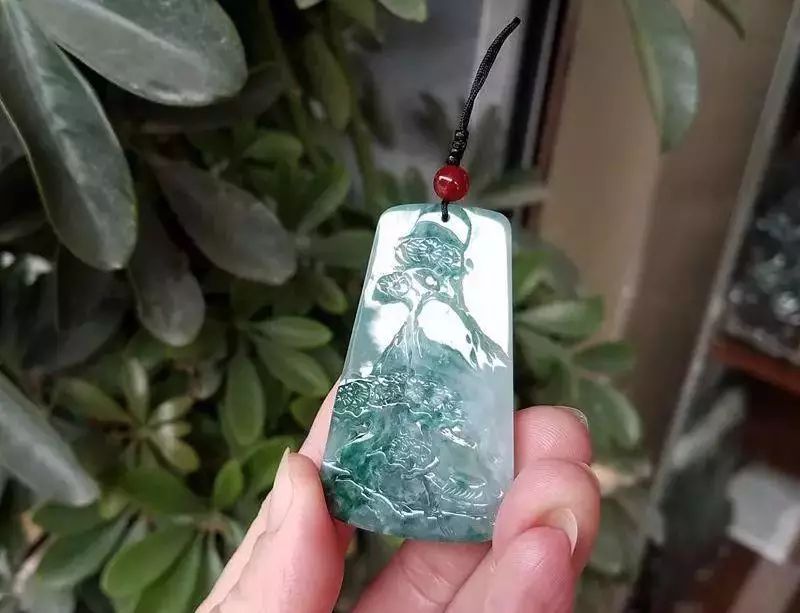 飘花翡翠|老缅也看走眼？小阿万出手的毛料竟切出冰飘花翡翠，亏了亏了！