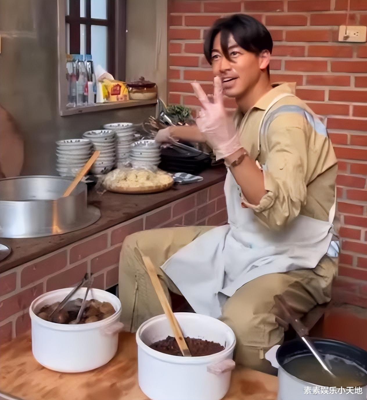 林志玲|林志玲老公素颜在街头煮小面,亲自为岳父岳母和全家人下厨