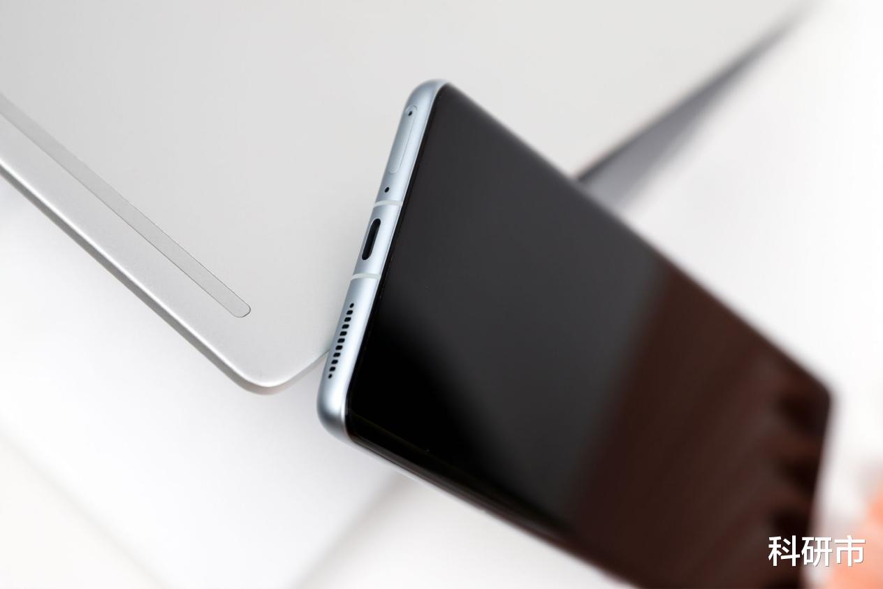 机器人|你会给手机贴膜带壳吗,真的有必要吗?