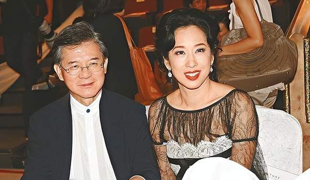 朱玲玲|罗康瑞儿媳怀孕，朱玲玲地位更尴尬了！结婚14年至今没被罗家接受