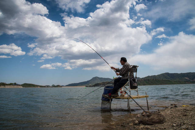 |夏季野钓学会这三招,天再热也不怕,只要鱼进窝,中鱼一条接一条